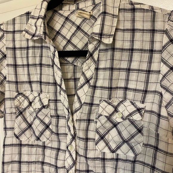 Levi Button down Top - Picture 3 of 7